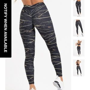 LiCi Fit Tiger's Eye V-Cut Scrunch Leggings